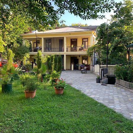 Nargiz'S Guest House Batumi Exterior foto