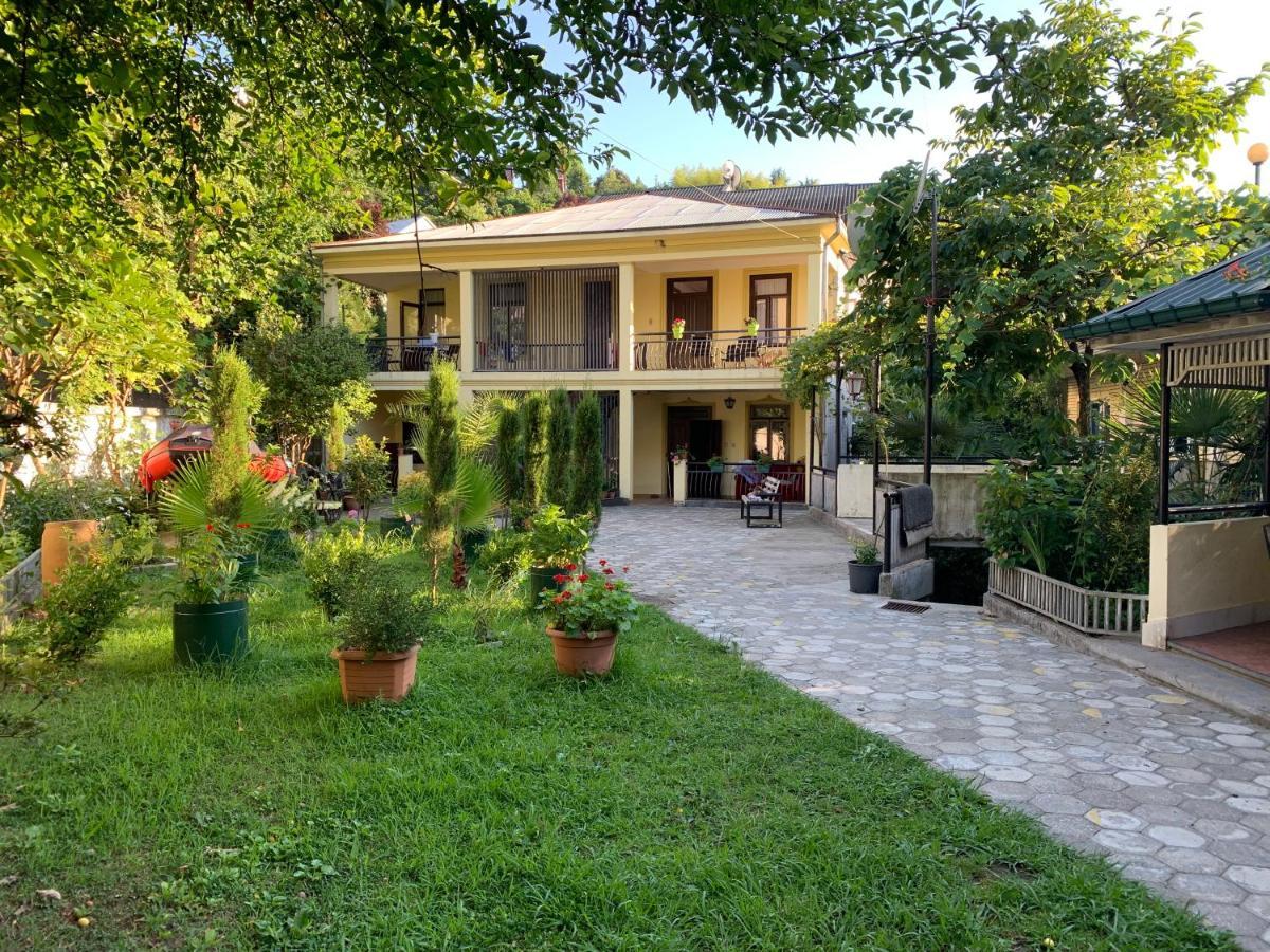 Nargiz'S Guest House Batumi Exterior foto