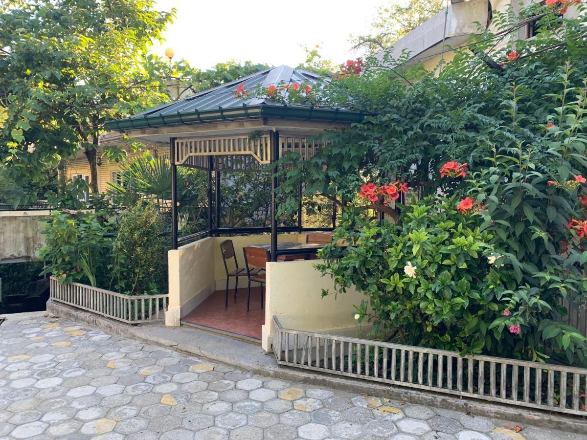 Nargiz'S Guest House Batumi Exterior foto