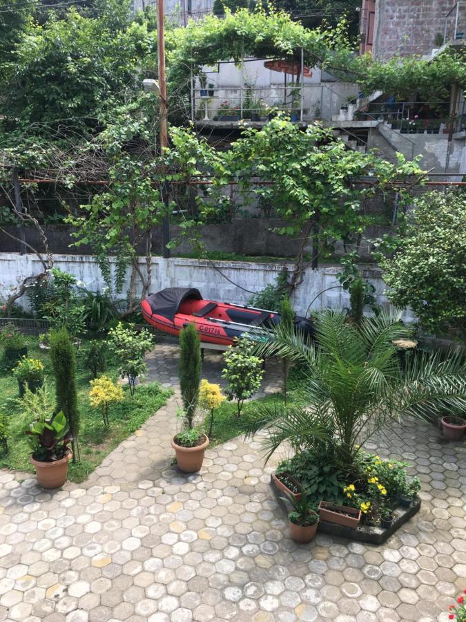 Nargiz'S Guest House Batumi Exterior foto