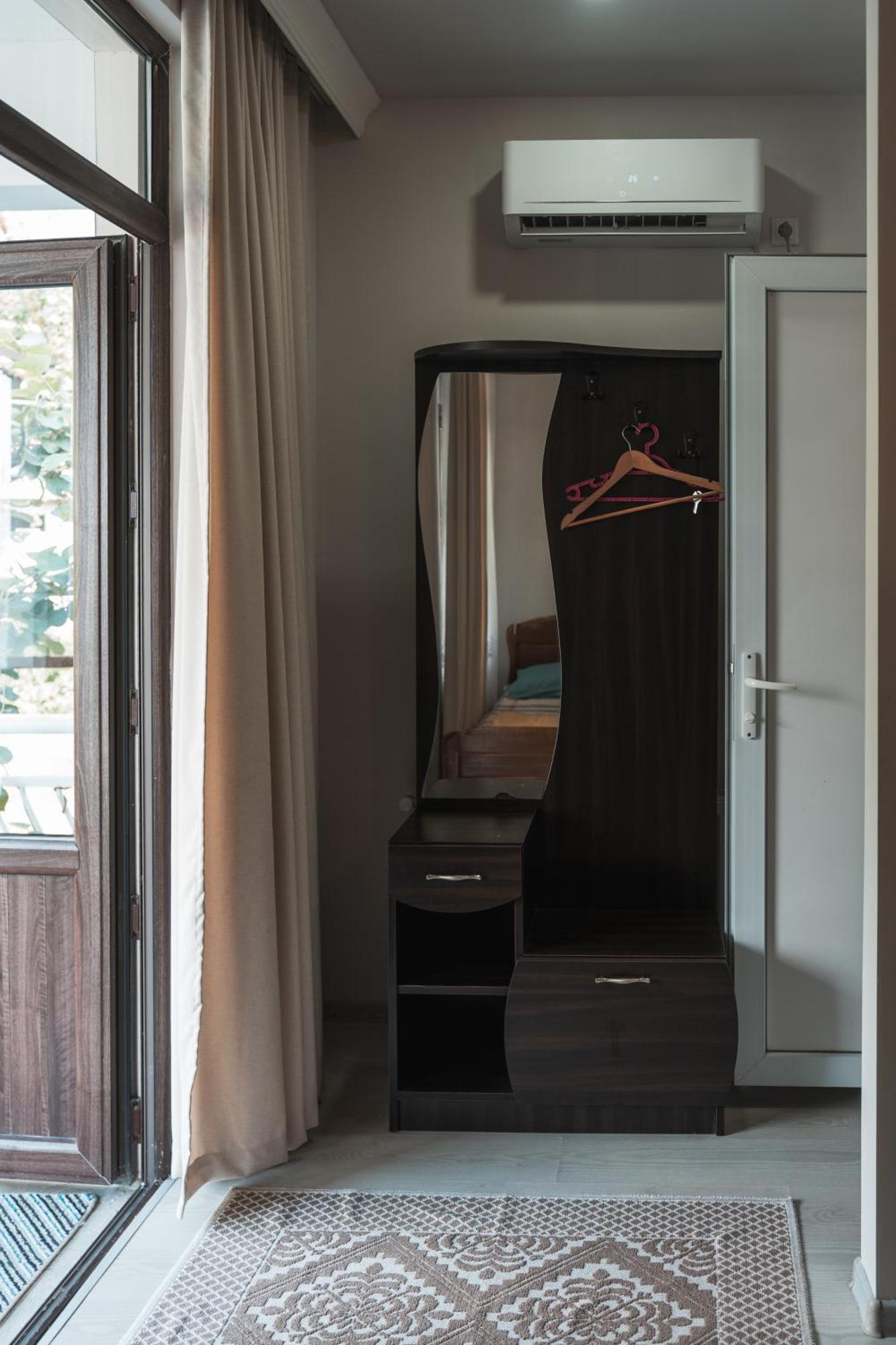 Nargiz'S Guest House Batumi Exterior foto