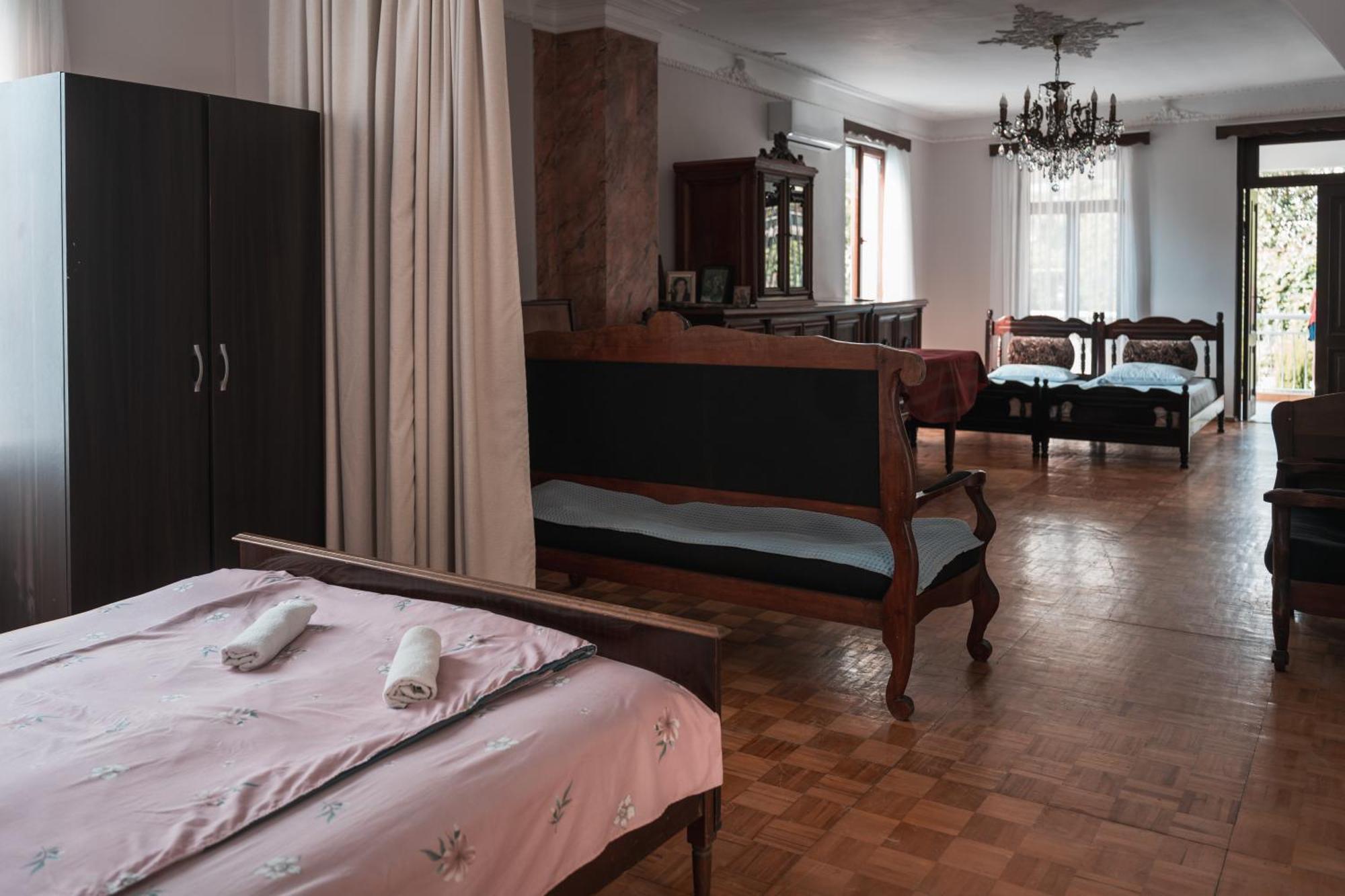 Nargiz'S Guest House Batumi Exterior foto