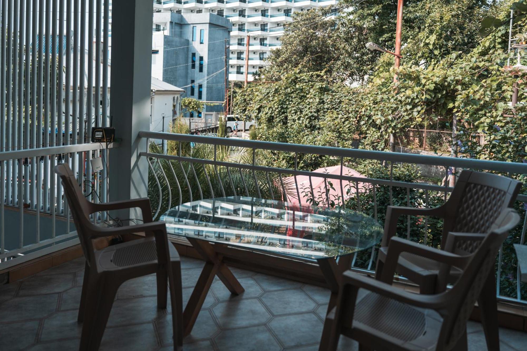 Nargiz'S Guest House Batumi Exterior foto