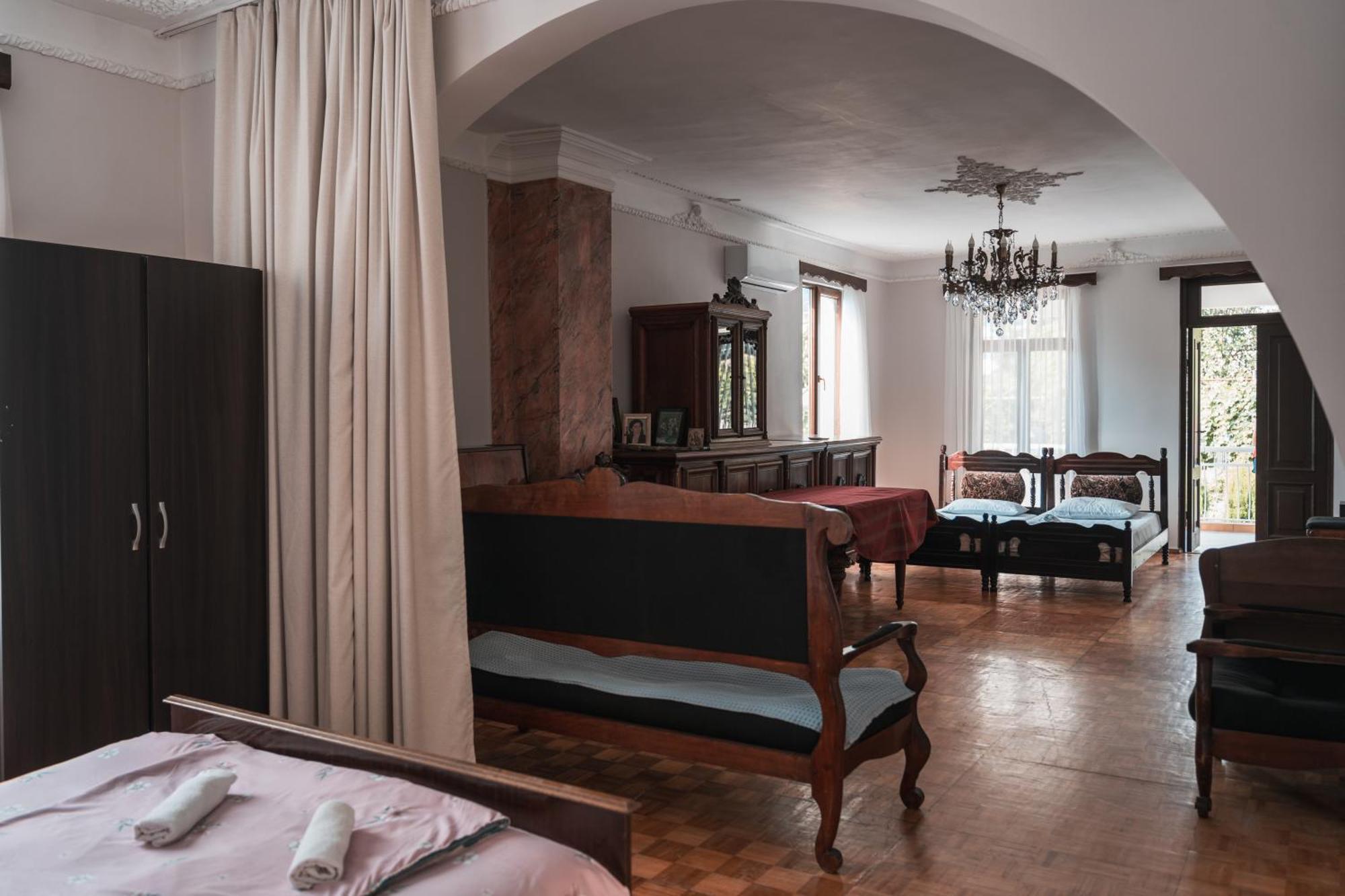 Nargiz'S Guest House Batumi Exterior foto